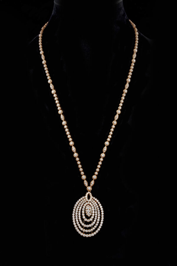 Van Cleef & Arpels, sautoir and its oval pendant in yellow gold set with around 36 carats diamonds