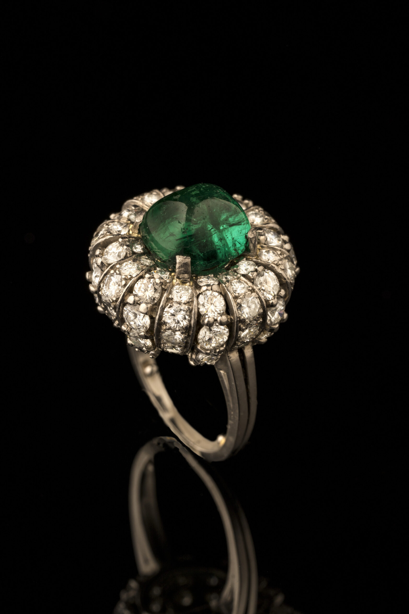 Diamond Platinum ring set with a 4.71 carats Emerald – Tibermont